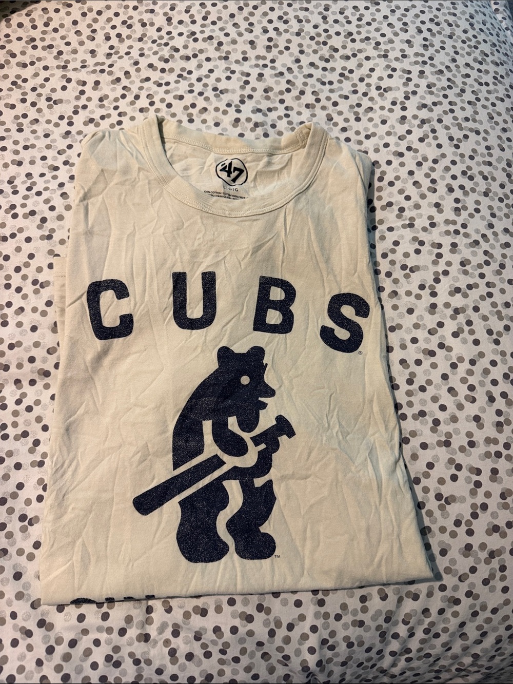 47 Brand Cream Tee with Navy Cubs Bear Logo